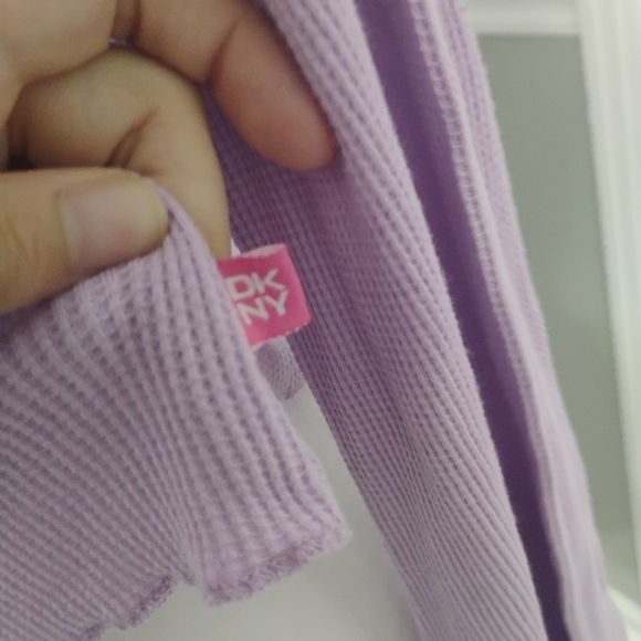 NWT 2000s DKNY Long Sleeve Waffle Henley Purple Lavender Crop Top Fits XS S - Picture 3 of 9